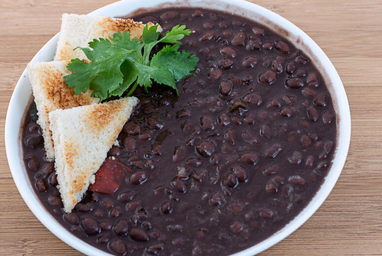 Rezept für Sopa de Frijoles Negros – Schwarze-Bohnen-Suppe aus Kuba ...